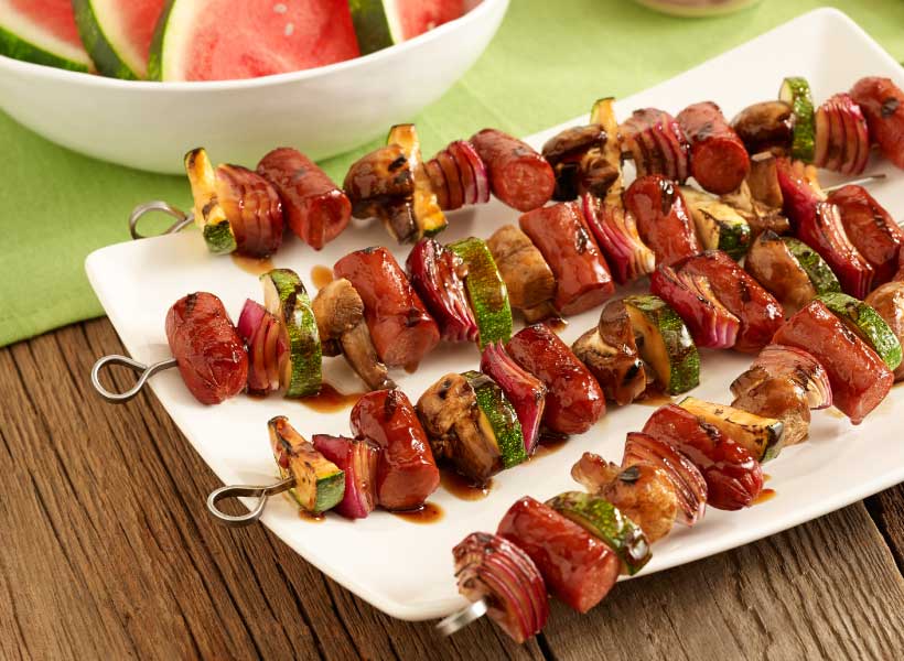 6_Outside-Bun_Hot-Dog-and-Veggie-Kabobs_Simple-Guide-to-Grilling_Hebrew-National_March-2015.jpg